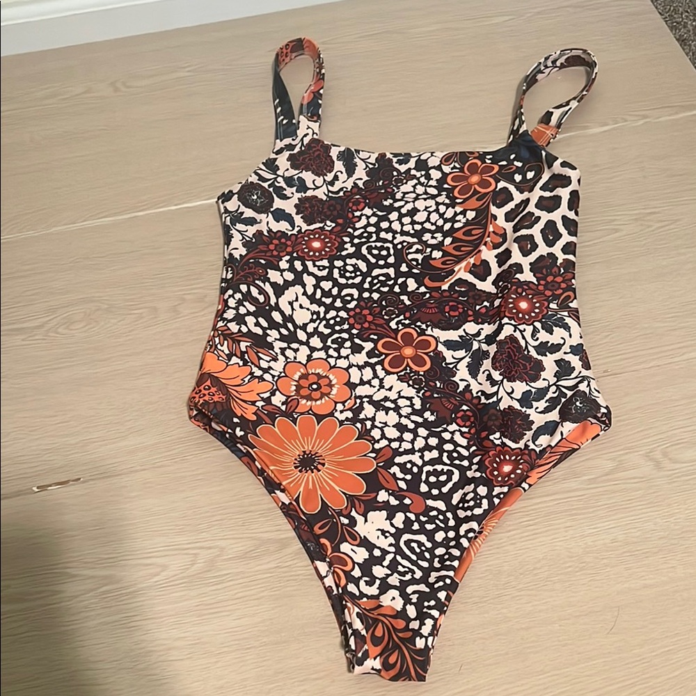 Kulani kinis size medium one piece swimsuit